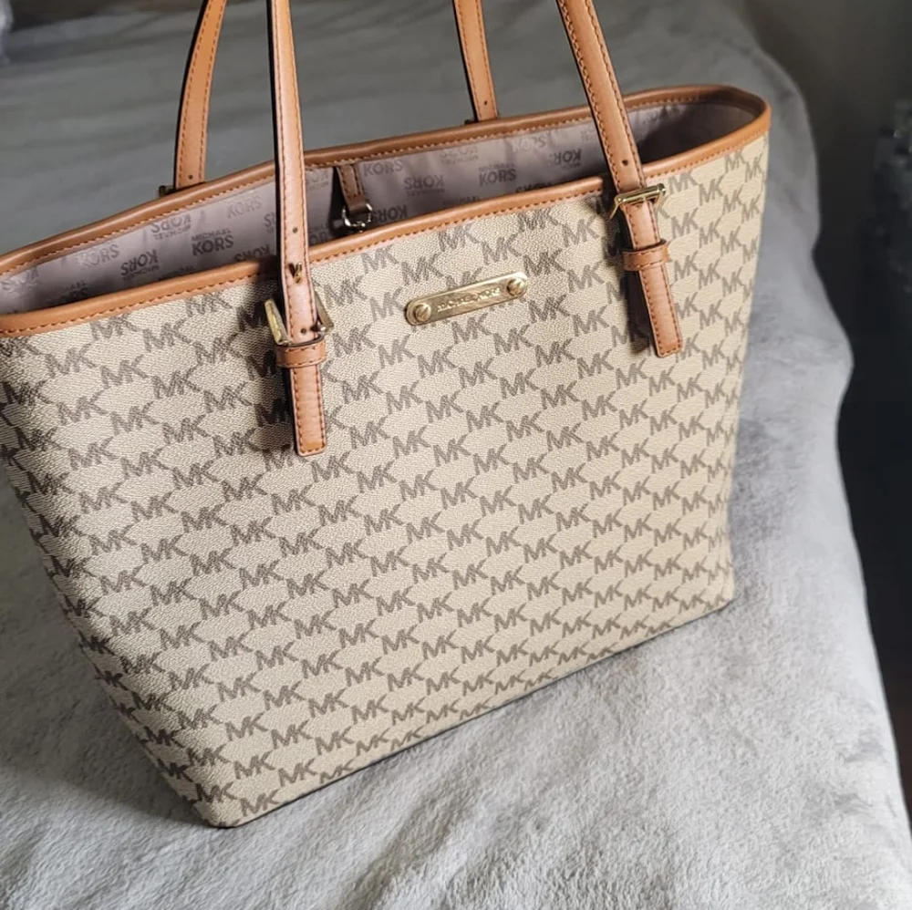 Michael's kors bags - Picture 8 of 14